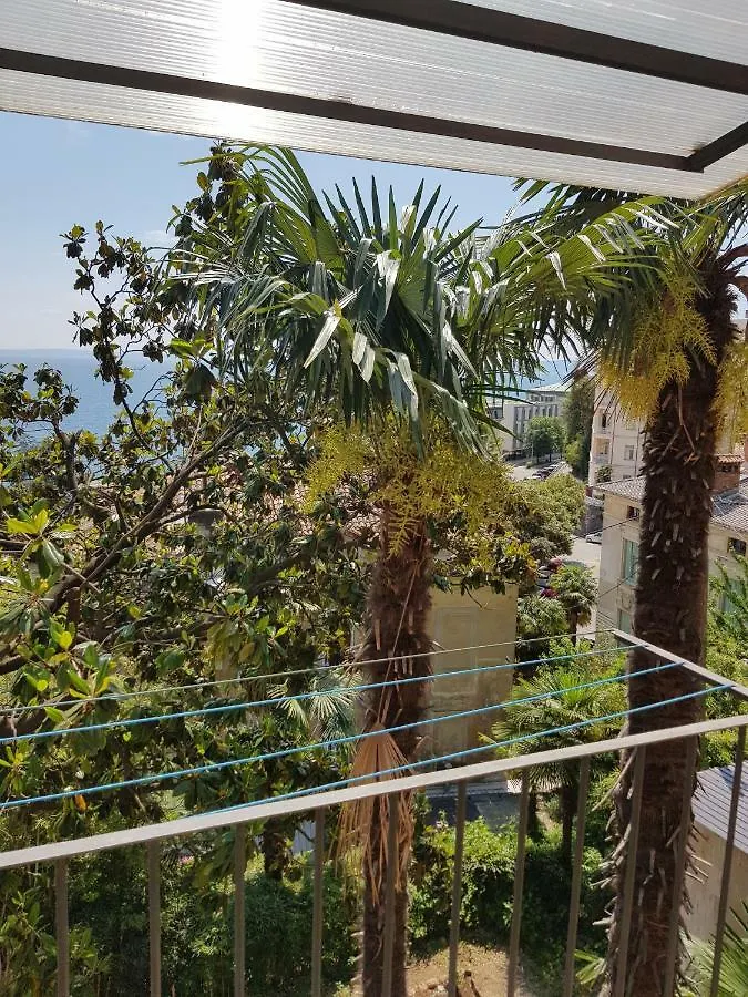 Sunny Apartment 150 M From The Sea Abbázia