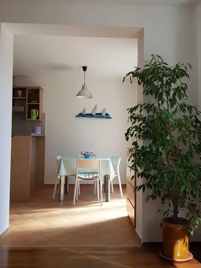 Sunny Apartment 150 M From The Sea Abbázia