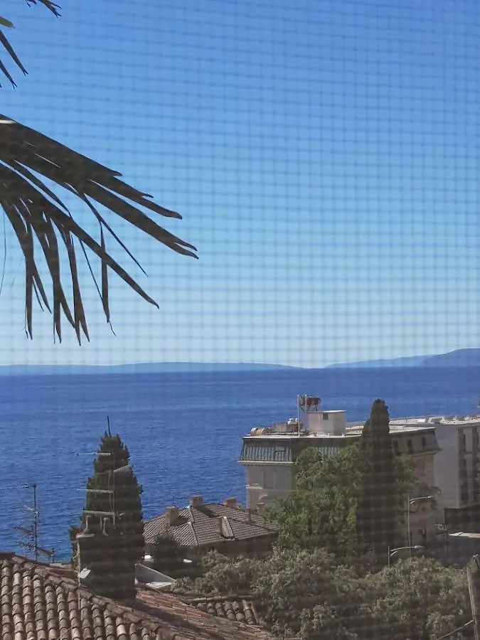 Sunny Apartment 150 M From The Sea Abbázia