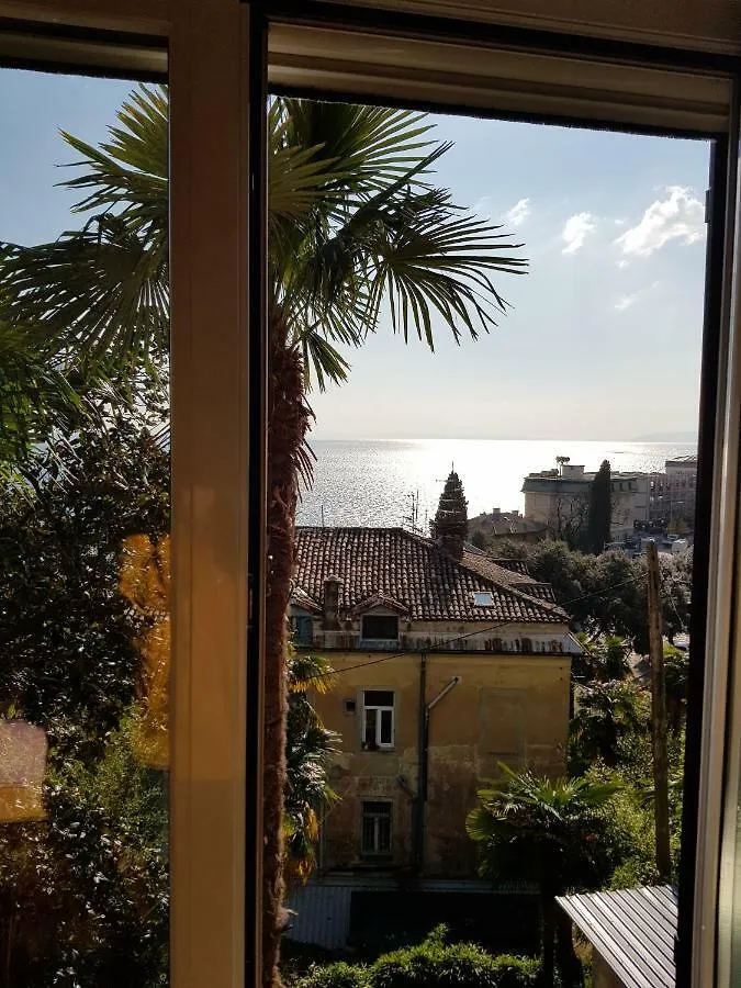 Sunny Apartment 150 M From The Sea Opatija