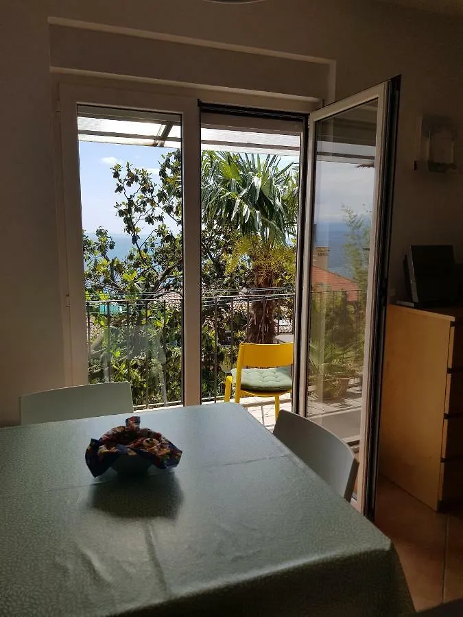 Sunny Apartment 150 M From The Sea Opatija